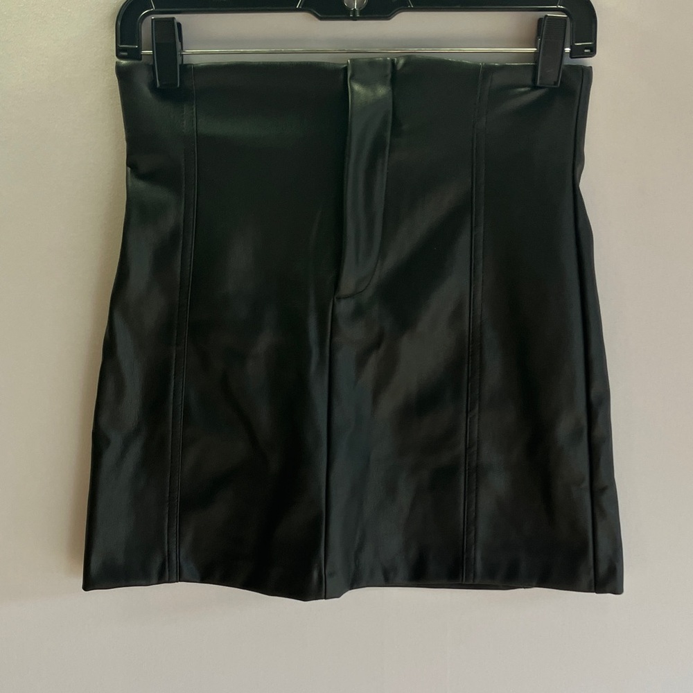 Elegant Black Women's Leather Skirt